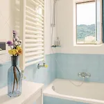 Relax In Center Apartment