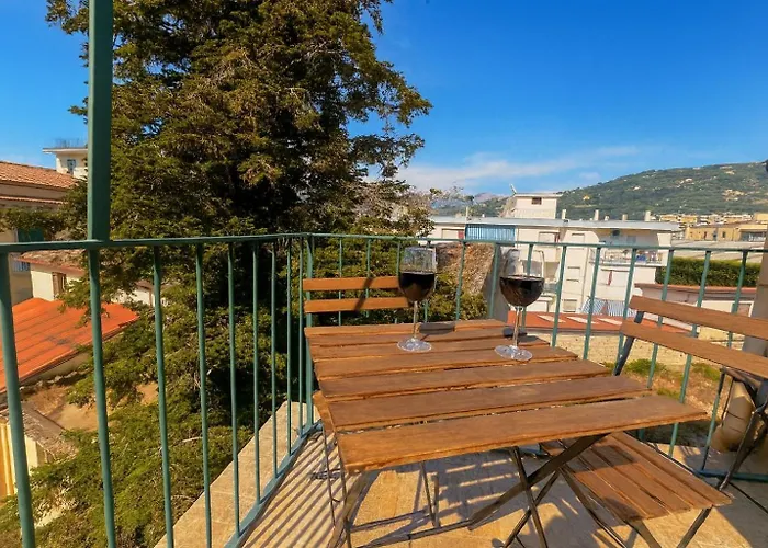 Relax In Center * Sorrento