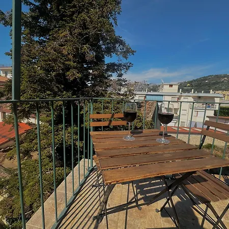 Fabrizio Surrounded By Greenery In The Center Sorrente
